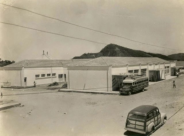 Rodoviária Municipal 1948 - CDMH - Arquivo Público de Itajaí. Baixo: prefeitura de Itajaí