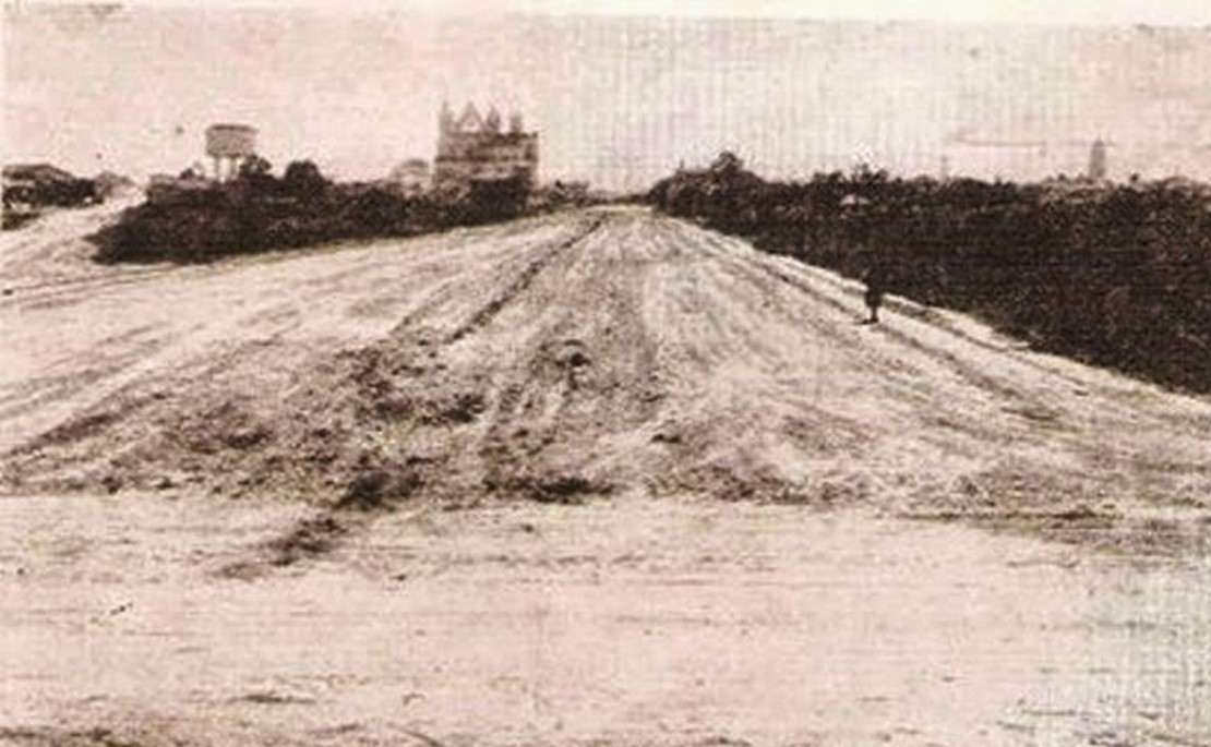Obras iniciais Av Marcos Konder - Déc. 1960. CDMH - Arquivo Público de Itajaí