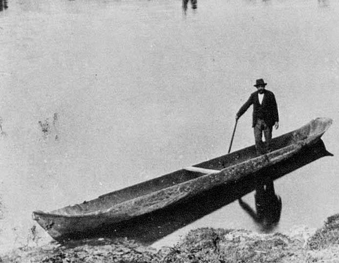 "passageiro" - aquele que fazia a travessia dos rios da região. Travessia com canoa no Rio Itajaí do Sul - Arquivo Público Histórico de Rio do Sul.